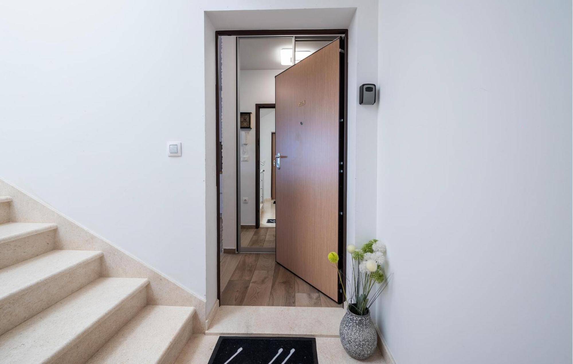 1 Bedroom In Apartma *