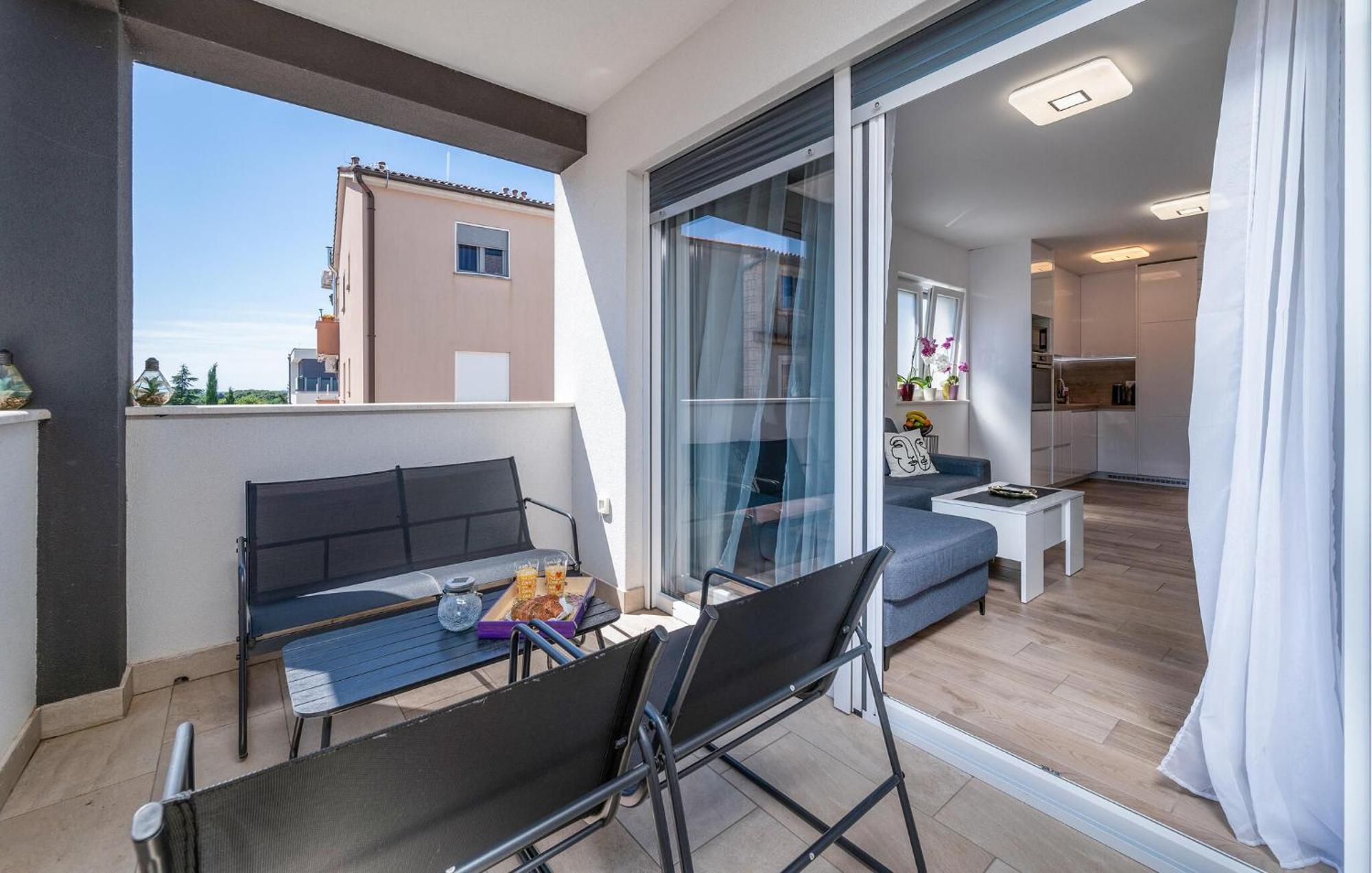 1 Bedroom In Apartma *